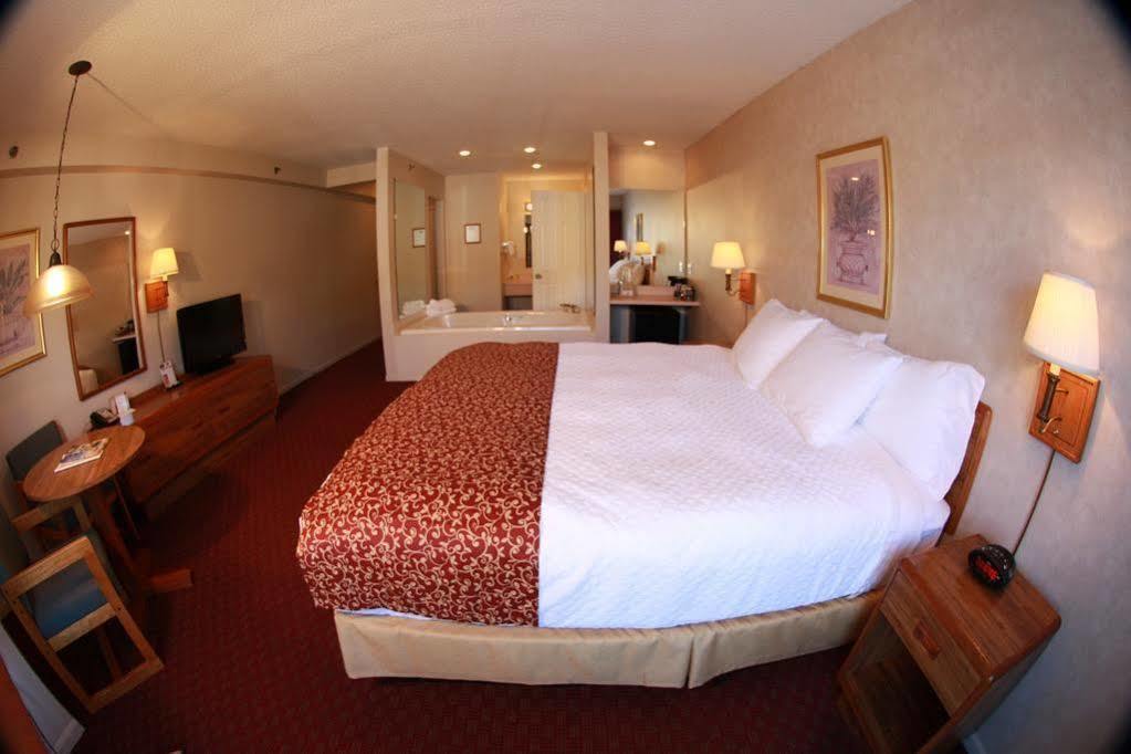 Budget Host Inn & Suites Saint Ignace Exteriér fotografie